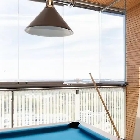 Huoneisto The Real Luxury Penthouse Right Above Metro Station *