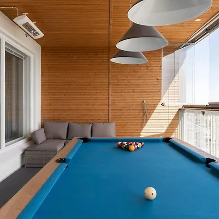 Huoneisto The Real Luxury Penthouse Right Above Metro Station
