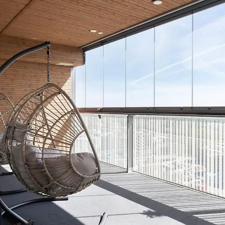 The Real Luxury Penthouse Right Above Metro Station Apartamento