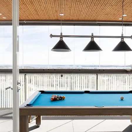Huoneisto The Real Luxury Penthouse Right Above Metro Station *